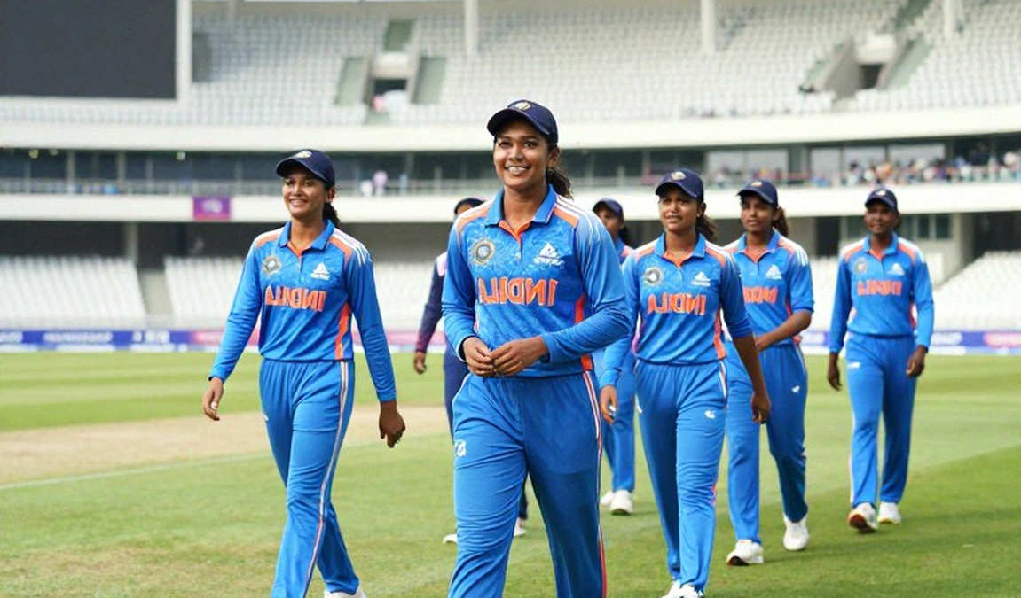 আবুধাবির নিরপেক্ষ পিচে ব্যাটিংয়ের সিদ্ধান্ত: শান্তর টস, তাপ আর একটি টেস্টের প্রথম সকাল